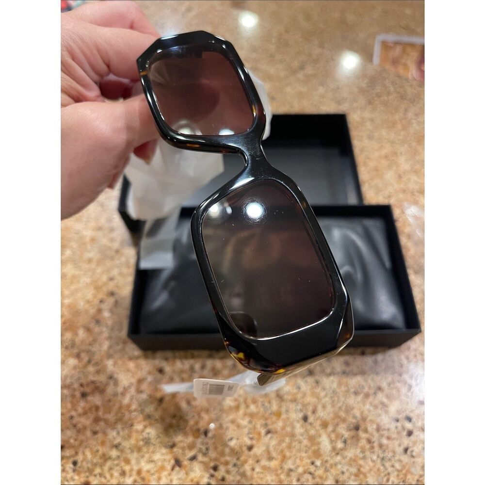 Oversized Tortoiseshell Square Sunglasses - Brown Gradient (CL9028-2) - Picture 4 of 5